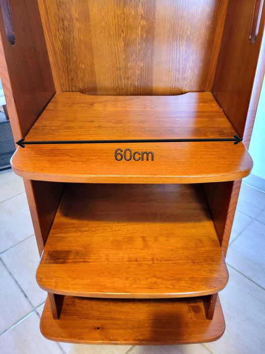 Móvel com espelho grande com 3 compartimentos atrás em madeira maciça