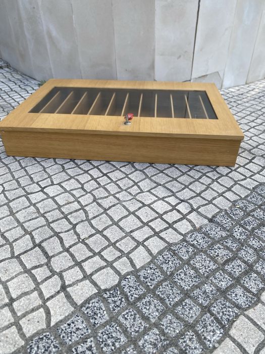 Expositor de tabaco de madeira
