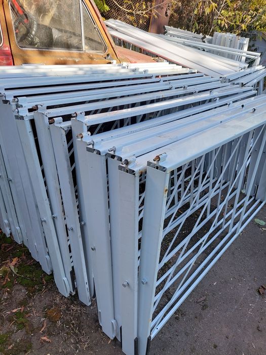 Металеві конструкції  для стелажів та теплиці