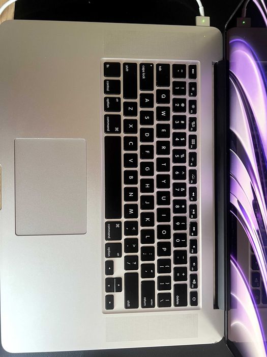 Macbook Pro 15" Mid 2015 (Com duas gráficas)