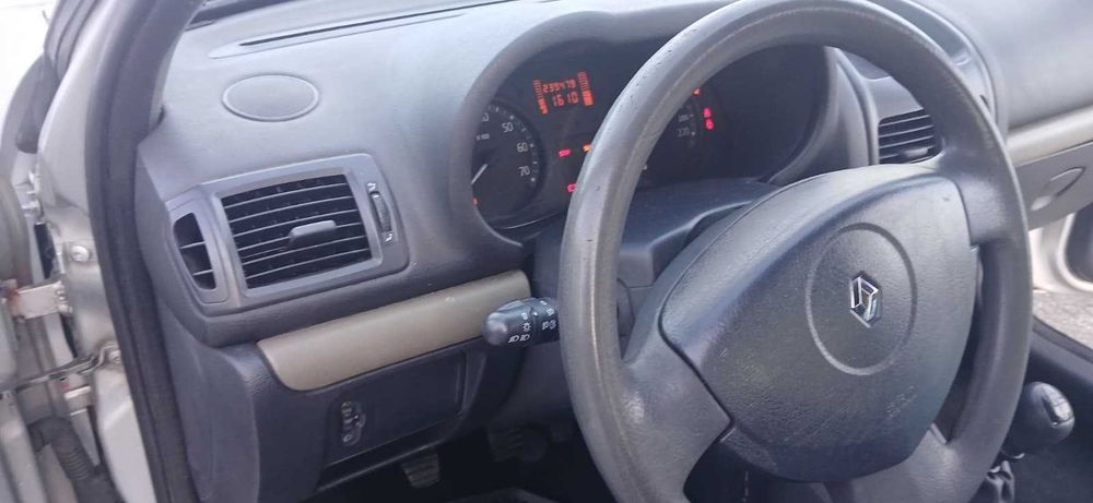 Vendo Comercial Renault Clio 1.5 DCI