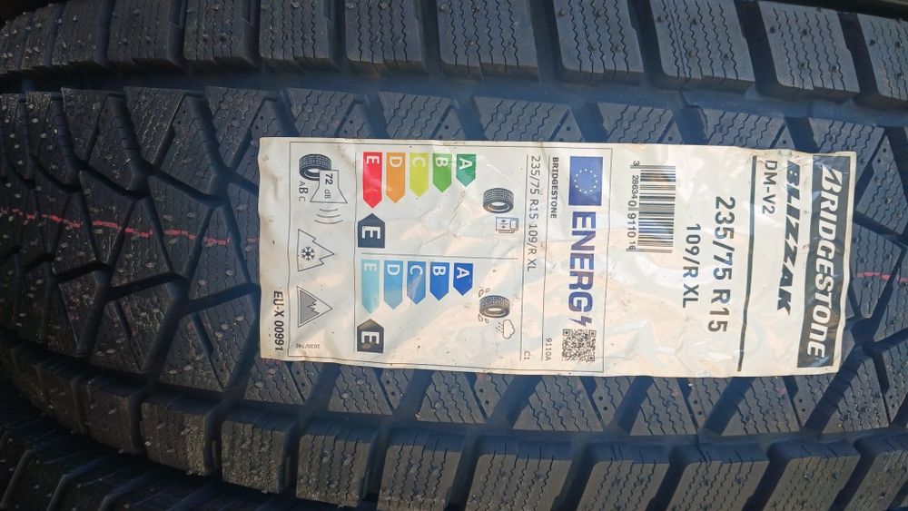 235 75 15 Bridgestone Blizzak DM-V 2