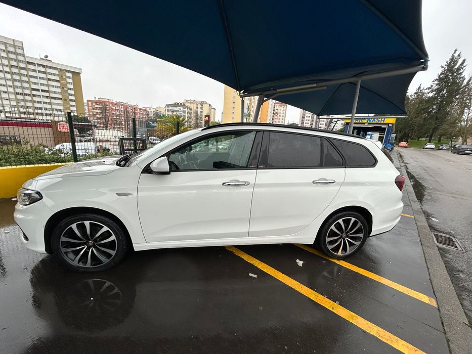 Carro Fiat Tipo Branco