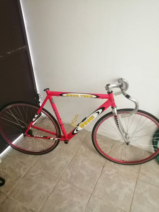 Várias peças de bicicleta
