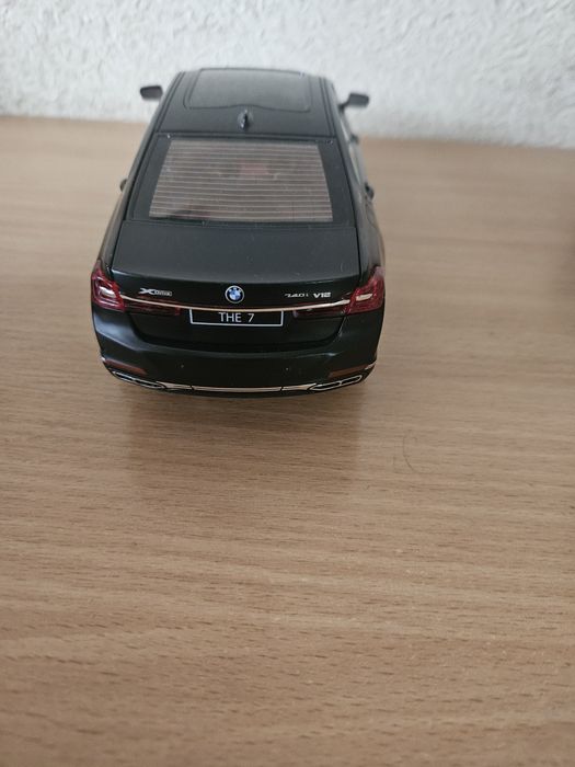 Модель bmw  7 1:24