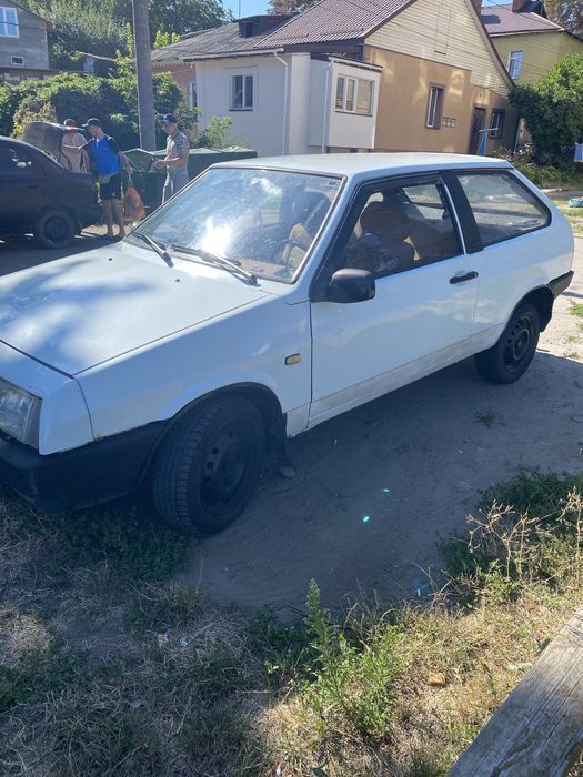 Авто ваз 2108 в нормальном состоянии