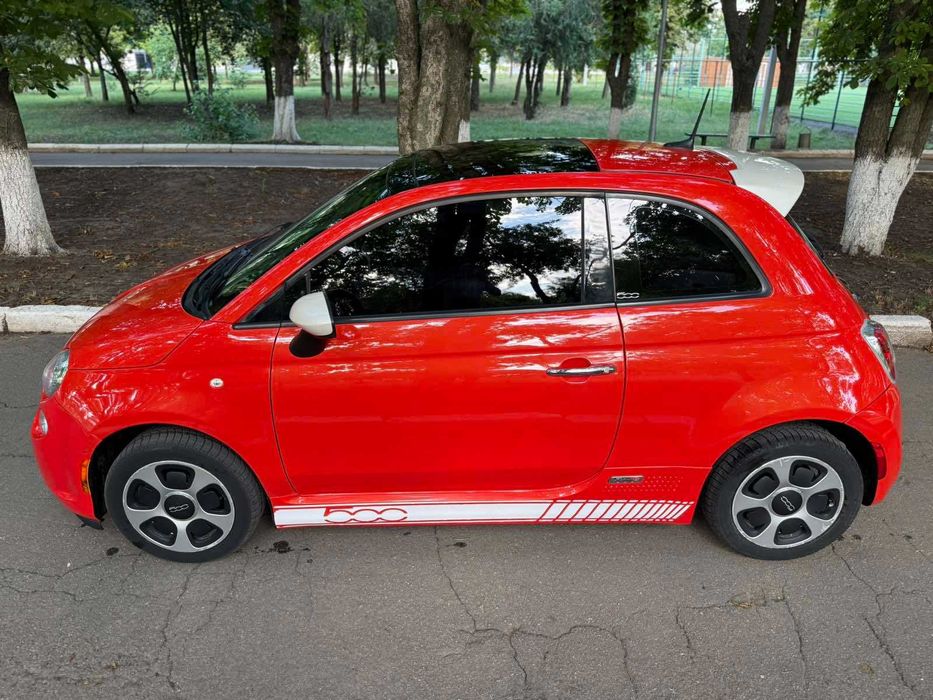 Электромобиль Fiat 500e в ТОПовой комплектации 2015 год (24 kw, запас хода 140 км)