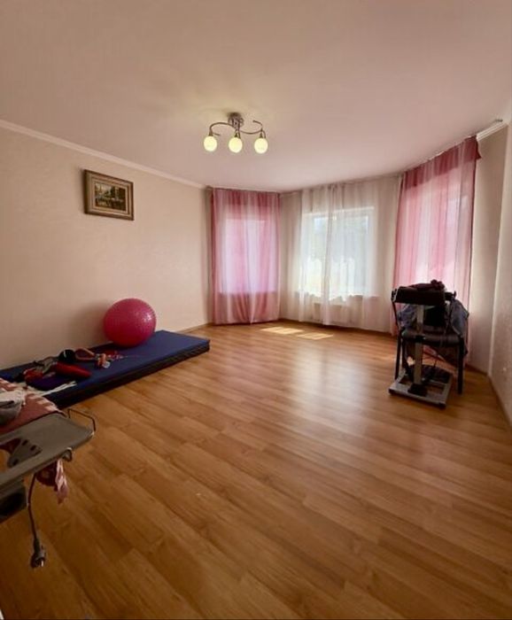 Будинок у Бучі для великої родини — баня, сад та повна автономність!