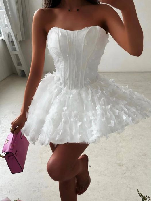 неймовірний комплект корсета та пишної спідниці