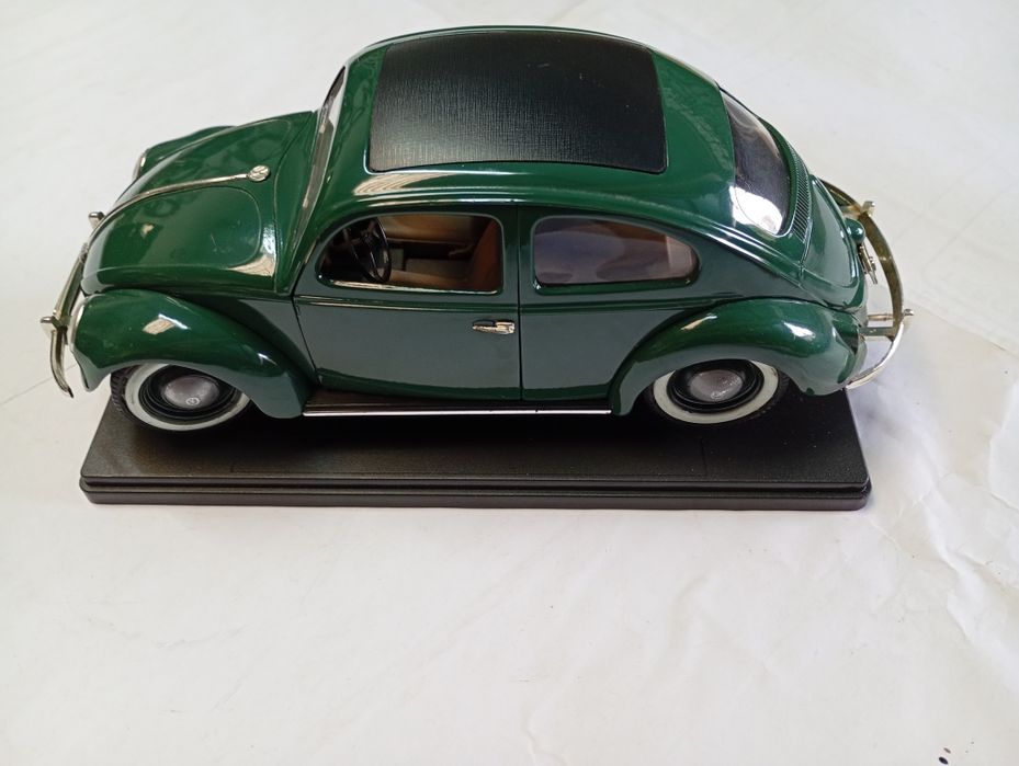 Linda miniatura escala1/17 carocha