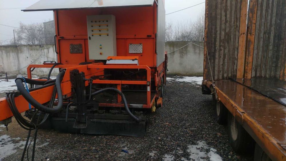 Продам дорожный комбайн Madrog KD3 2007 г.