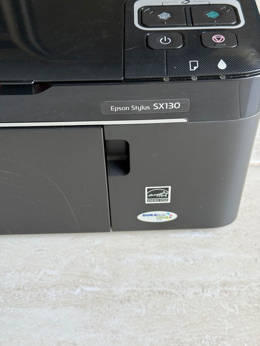 Impressora multifunções da marca Epson