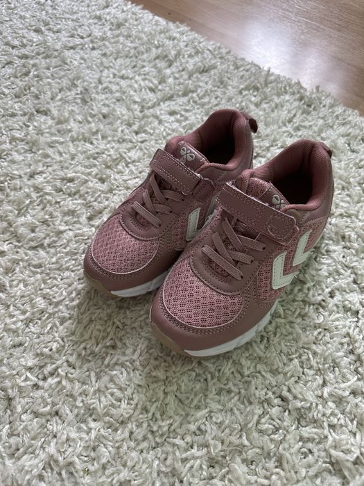 Кросівки hummel взуття