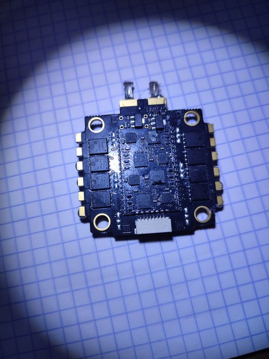 електронний регулятор швидкості (ESC) б/у для FPV-дронів.
Тип: 4-в-1 E