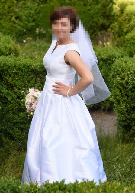 Suknia ślubna śnieżno biała