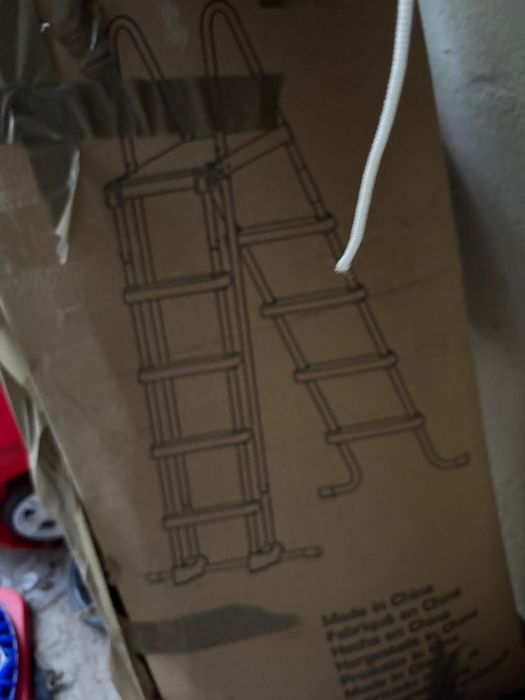 Piscina Intex XTR Frame usada apenas um verão + escada fácil acesso