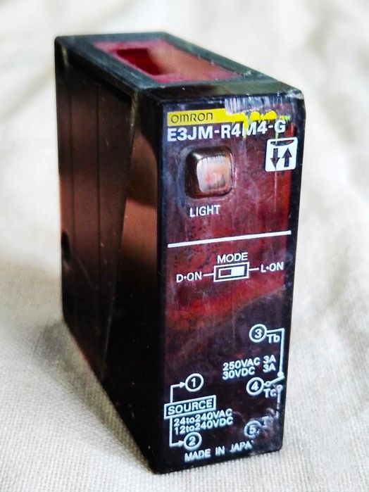 Czujnik Omron fotoelektryczny E3JM-R4M4-G