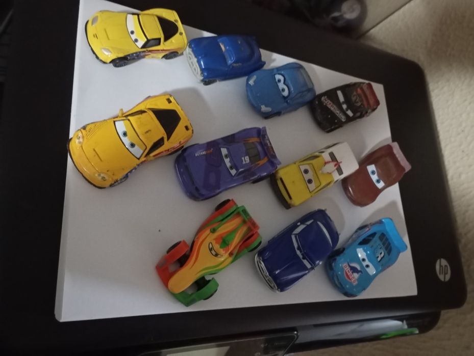 5€ a unidade carrinhos Disney pixel entrego em Rio tinto ou envio CTT