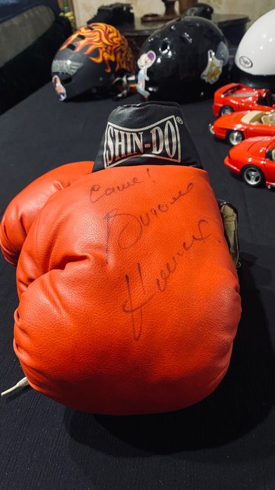 Боксерские перчатки с автографом Виталия Кличко