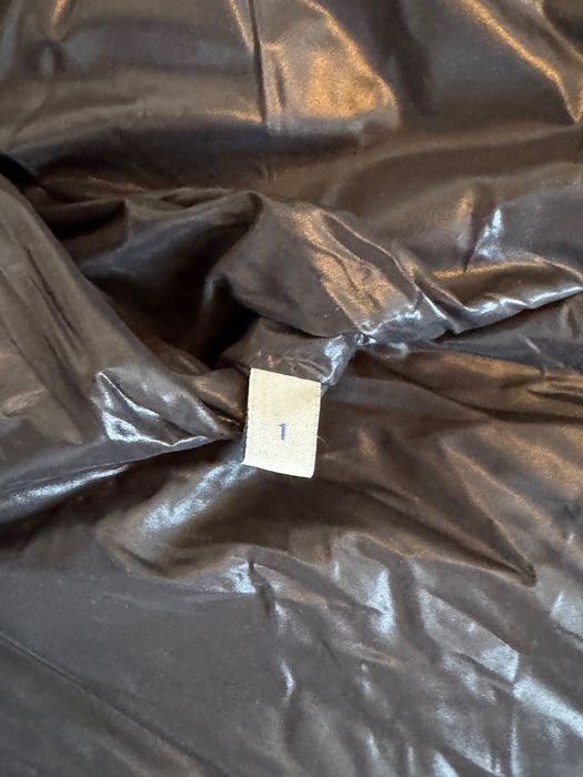 Czarna taliowana kurtka Moncler