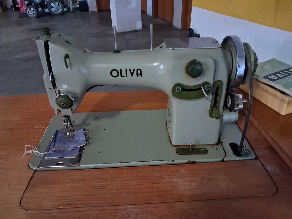 Máquina de costura Oliva