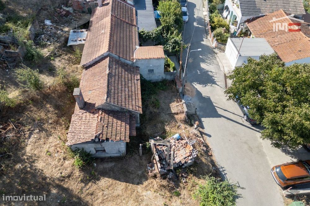 Moradia T2 Em Seiça Inserida Num Terreno Com 707 M²