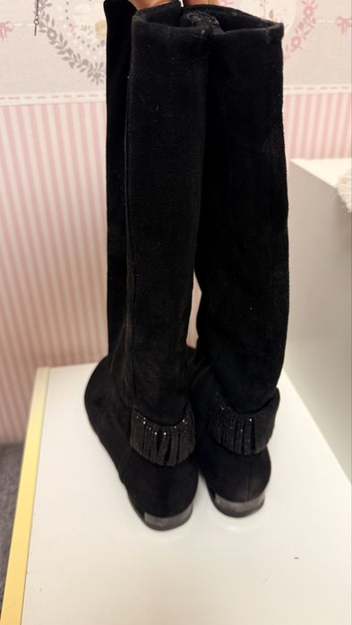 Продам замшеві жіночі чоботи 37 р