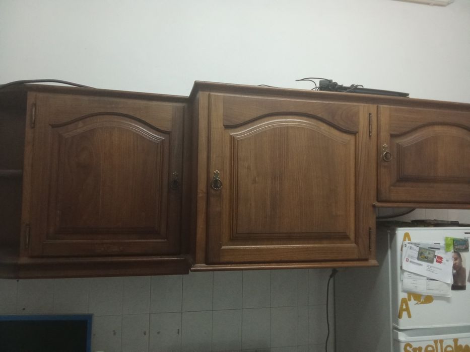 Vendo móvel de cozinha em bom estado em 2 mão todo ele castanho escuro