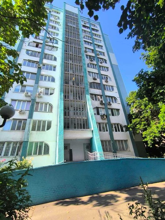 Продам 2-х комнатную  квартиру  возле моря. Итальянский бульвар/район Музкомедии.