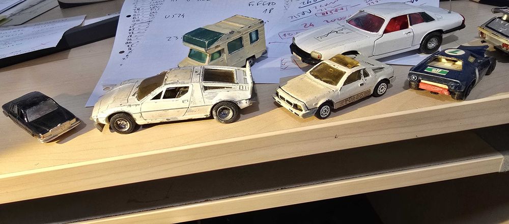 43 miniaturas de carros várias marcas