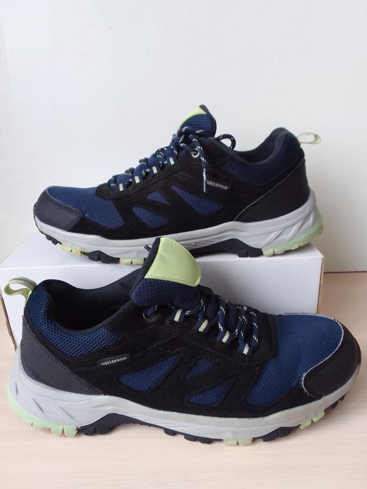 Кросівки WATERPROOF    42  розмір