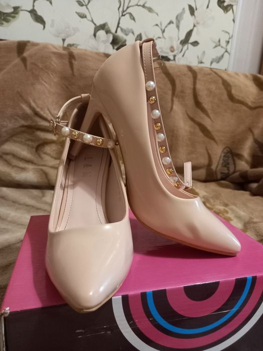 Женские туфли лаковые