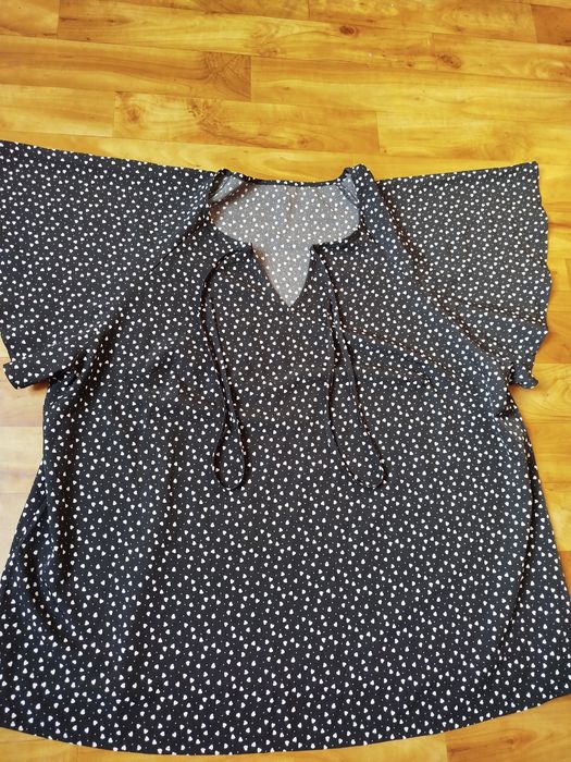 Nowa bluzeczka damska czarna w małe serduszka w rozmiarze 4XL