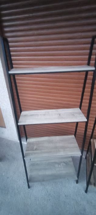 Prateleira de arrumos