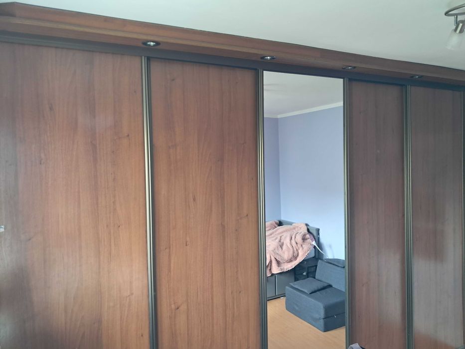 Szafa wnękowa używana