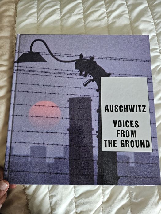 Livro sobre Auschwitz
