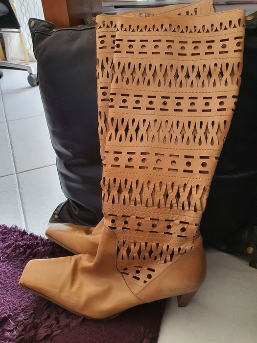 Botas em pele 40