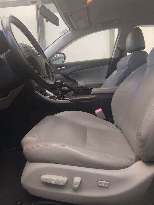 Lexus is 2.2d ou troco
