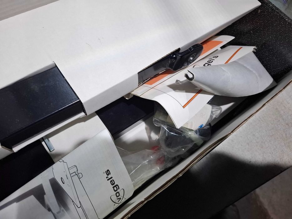 Uchwyt ścienny do TV lub projektora Vogels TVB370