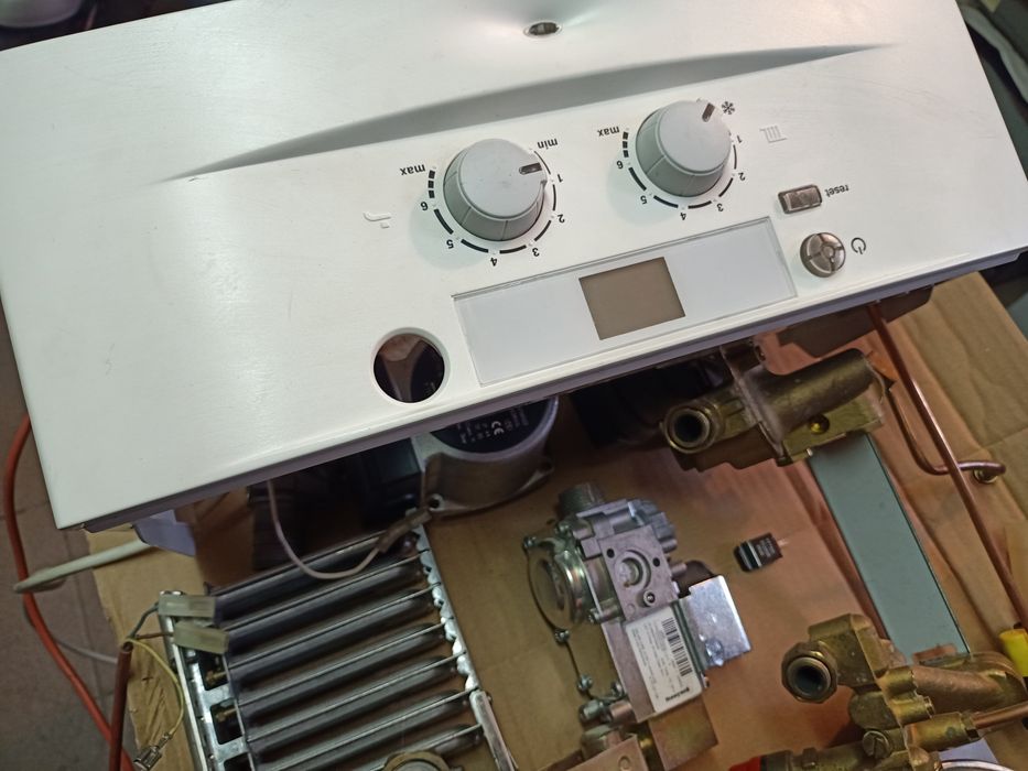 Junkers ZS14-2 DV zawory, naczynie przeponowe, palnik, wentylator częś