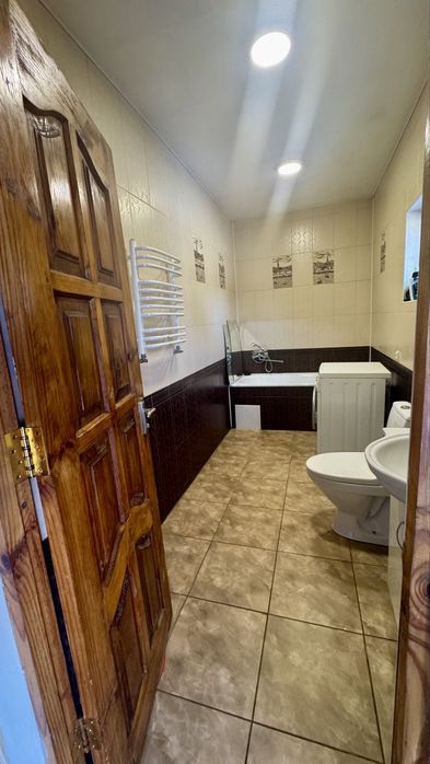 Продаж комерційного об’єкта з житловим будинком у м. Острог