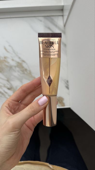 Тональна основа для обличчя Charlotte Tilbury