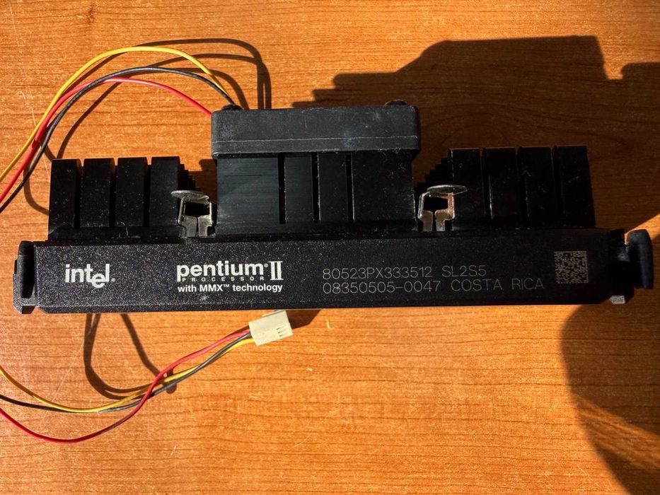 Processador Intel Pentium II 333 MHz Slot 1 (SL2S5) - 512 KB com ventoinha