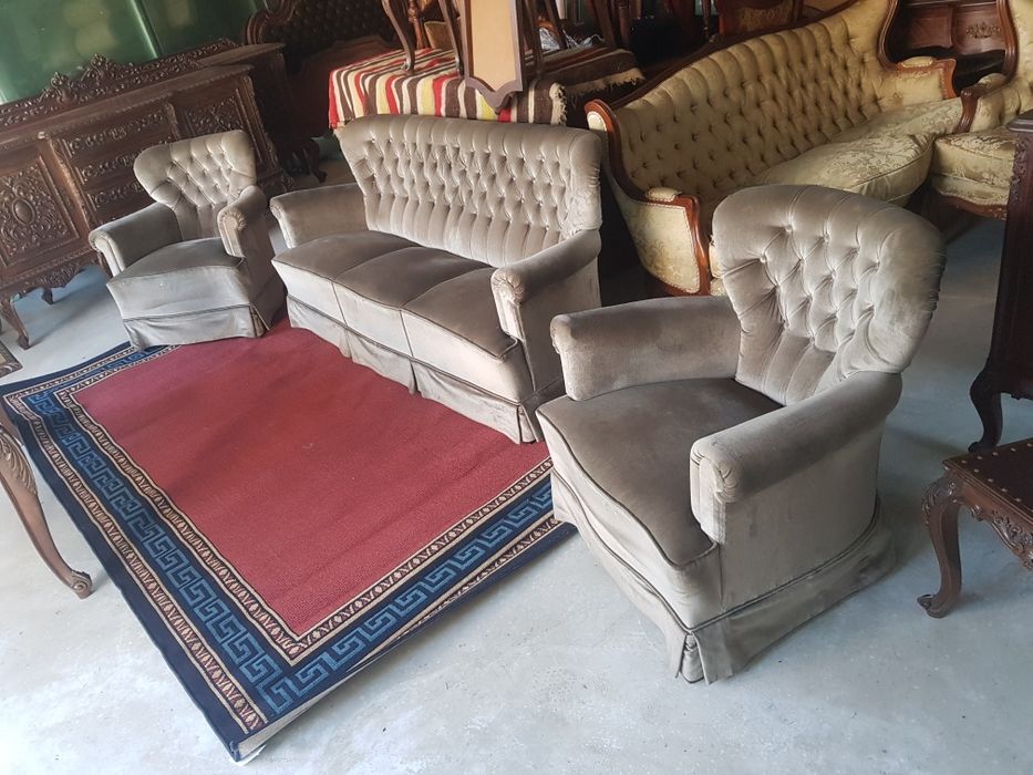 Terno se sofás com capitone