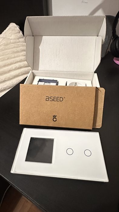 Interruptor de toque e tomada de parede Bseed