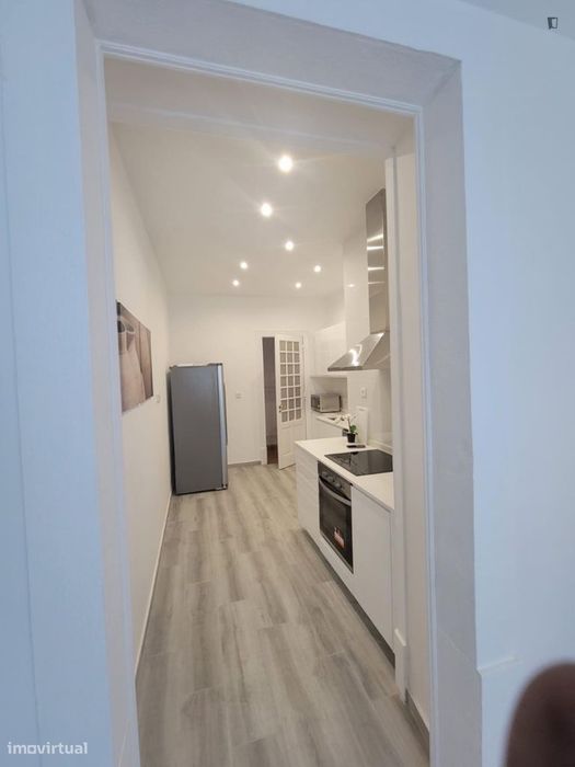 Quarto - localizado em Arroios Lisbon