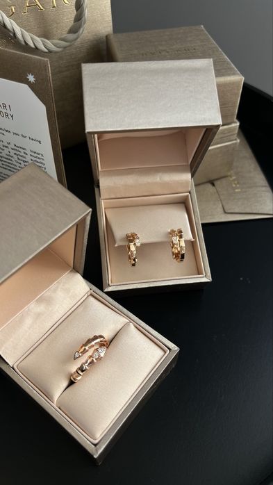 Прикраси аксесуари каблучка сережки BVLGARI Cartier Hermes