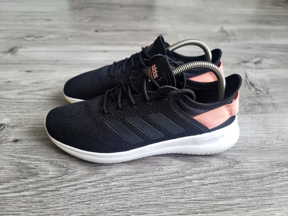 Продам фірмові кросівки Adidas cloud foam
