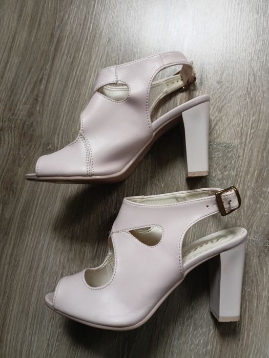 Buty na słupku 37 pudrowy róż