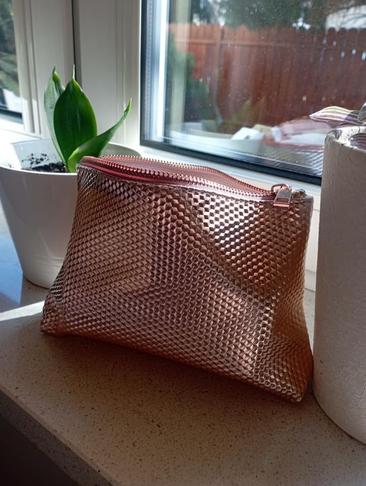 2 kosmetyczki błyszczące